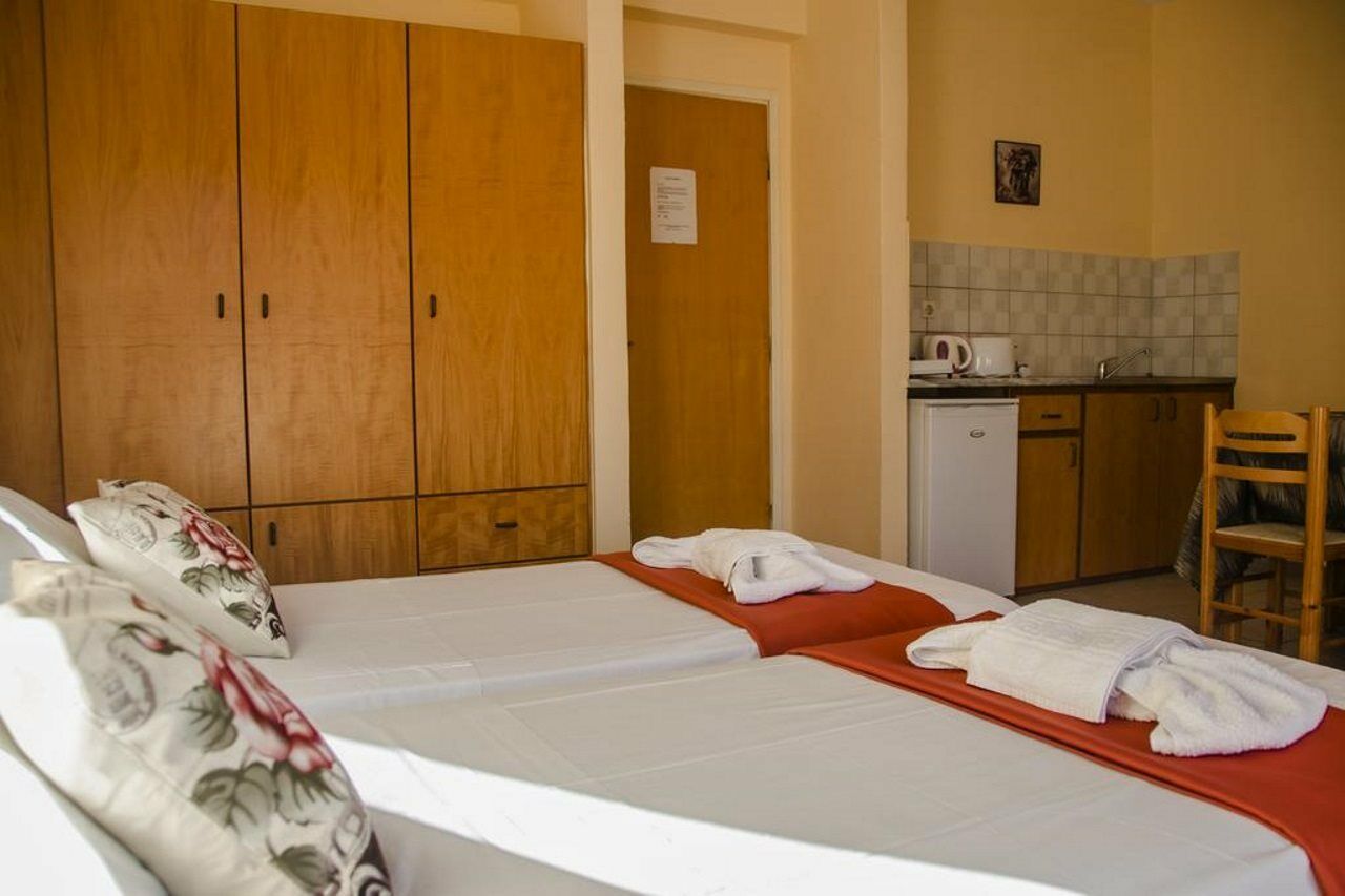 Yiannis The Beekeeper Apartments Кефалос Екстериор снимка